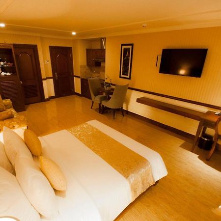 הו צ'י מין סיטי Central Hotel & Residences Swimming Pool מראה חיצוני תמונה