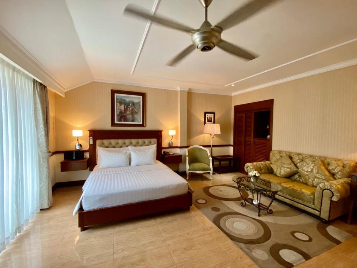 הו צ'י מין סיטי Central Hotel & Residences Swimming Pool מראה חיצוני תמונה